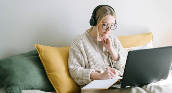 Antyrefleks w okularach - co to jest, dla kogo i co daje?