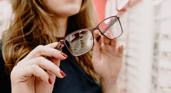 Jak dobrać rozmiar okularów?